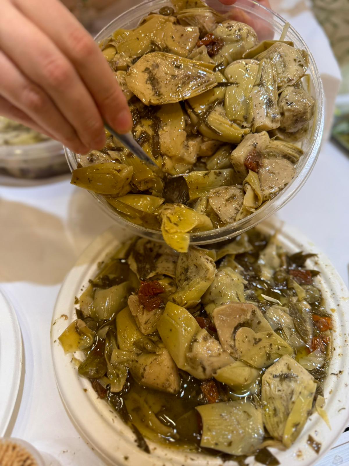 Kaya Koruğu ve Kaparili Bebek Enginar Salatası