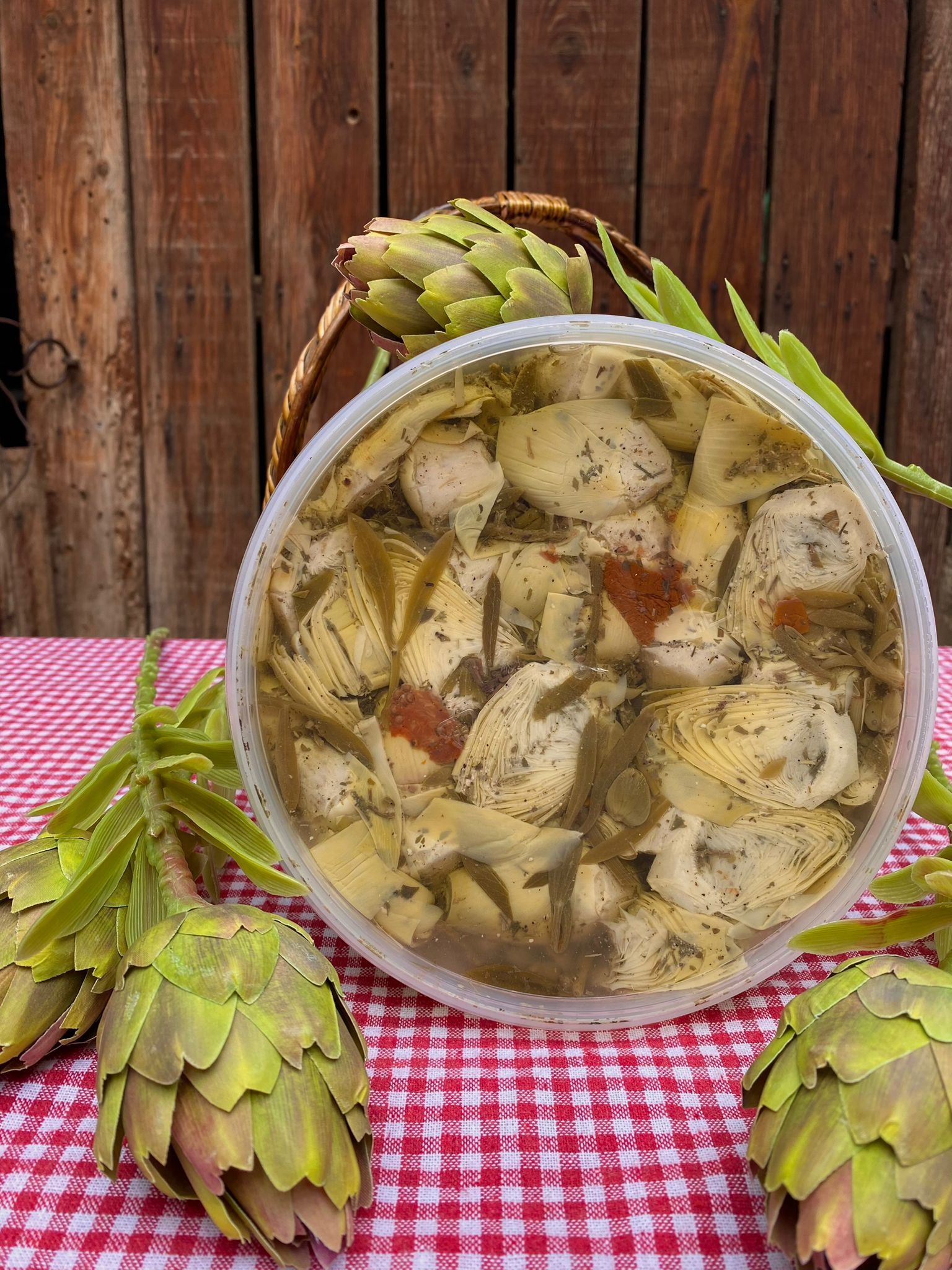 Kaya Koruğu ve Kaparili Bebek Enginar Salatası